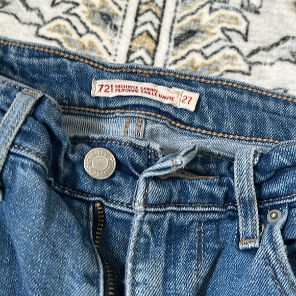 Levi jeans. 721 high rise skinny sz 27 distressed - Picture 2 of 4
